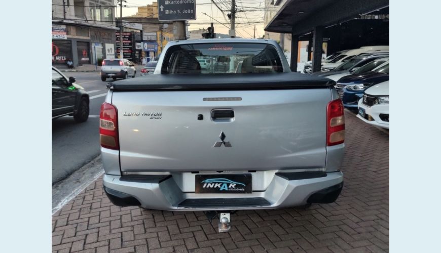 MITSUBISHI L200 TRITON DIESEL AUT. 4P - PRATA - 2019 Foto 10 (Grande)