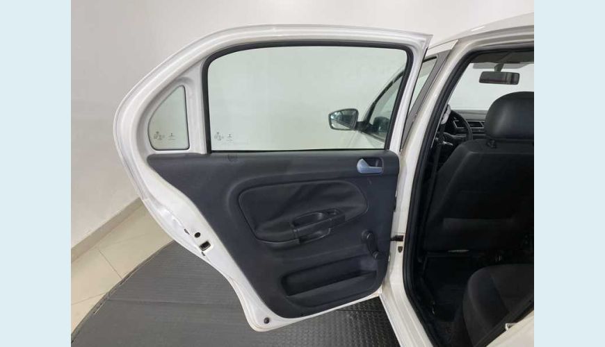 VOLKSWAGEN VOLKSWAGEN GOL TRENDLINE 1.0 MPI FLEX MANUAL 2P - BRANCO - 2017 Foto 10 (Grande)