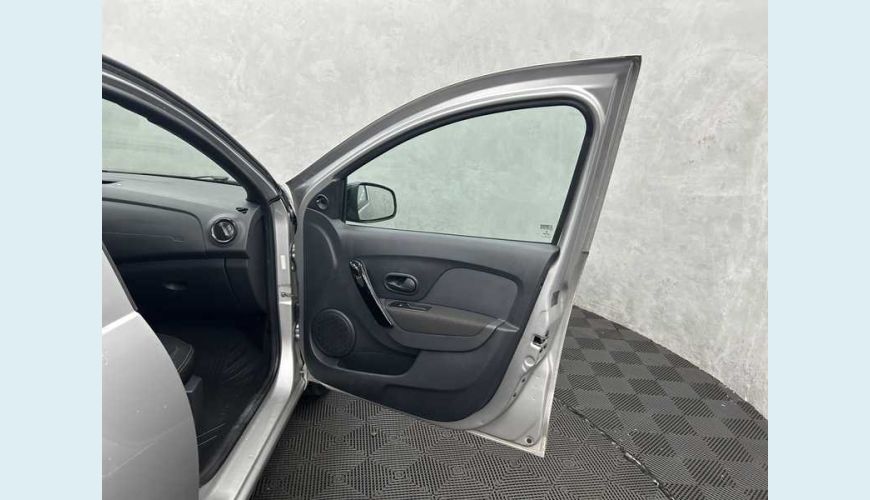 RENAULT LOGAN ZEN 1.0 12V FLEX MANUAL 4P - PRATA - 2023 Foto 10 (Grande)