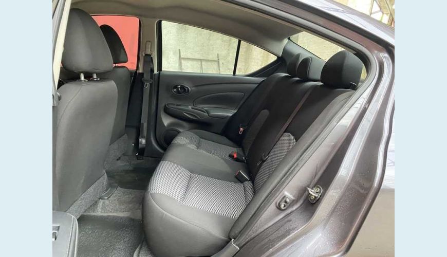 NISSAN NISSAN VERSA 1.0 FLEX AUT. 4P - CINZA - 2020 Foto 10 (Grande)