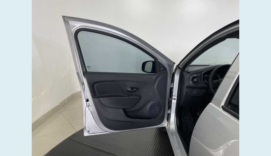 RENAULT RENAULT SANDERO AUTHENTIQUE 1.0 12V FLEX MANUAL 4P - PRATA - 2018 Foto 10 (Grande)