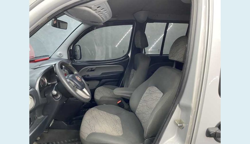 FIAT DOBLO ESSENCE 1.8 FLEX MANUAL 4P - PRATA - 2018 Foto 10 (Grande)