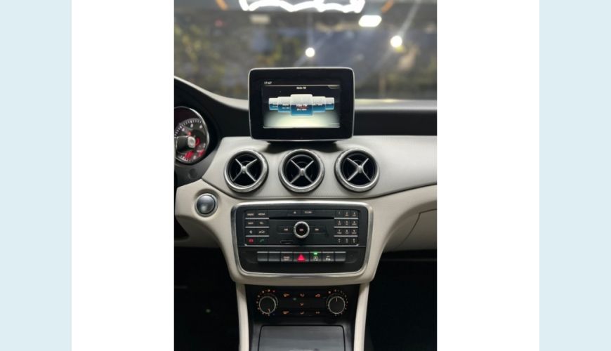 MERCEDES-BENZ GLA 200 AUT. 4P - PRETO - 2016 Foto 10 (Grande)