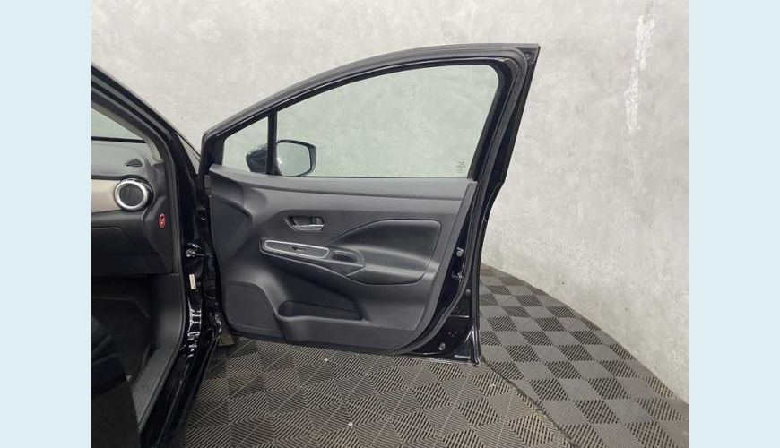 NISSAN VERSA EXCLUSIVE 1.6 FLEX AUT. 4P - PRETO - 2022 Foto 10 (Grande)