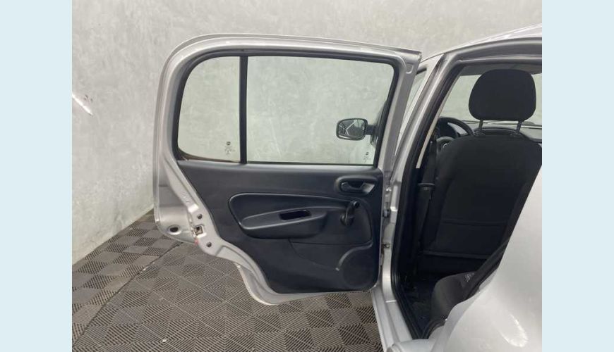 FIAT UNO ATTRACTIVE 1.0 FLEX MANUAL 4P - PRATA - 2021 Foto 10 (Grande)