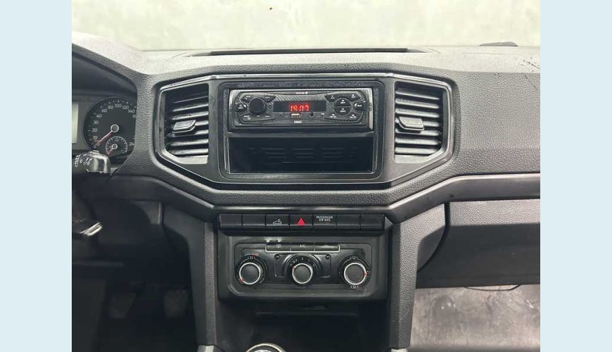 VOLKSWAGEN AMAROK S 4X4 2.0 TDI DIESEL MANUAL 2P - BRANCO - 2018 Foto 10 (Grande)
