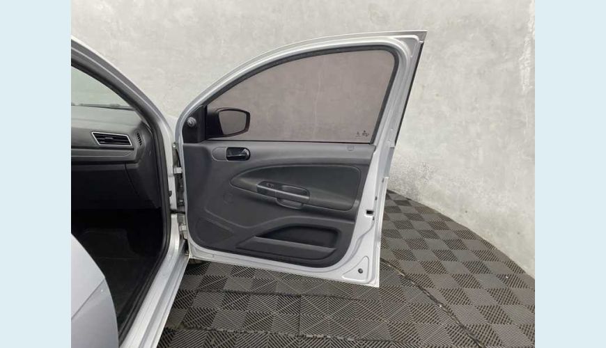 VOLKSWAGEN GOL 1.6 FLEX MANUAL 4P - PRATA - 2022 Foto 10 (Grande)