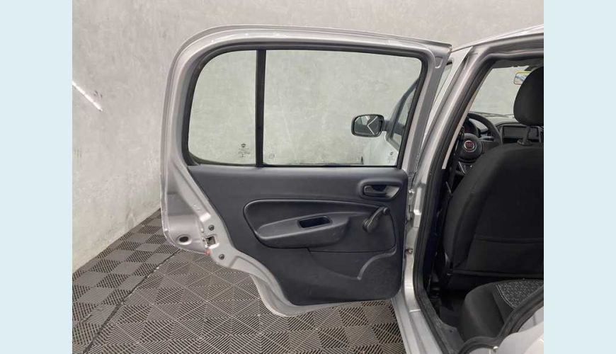 FIAT UNO ATTRACTIVE 1.0 - PRATA - 2021 Foto 10 (Grande)