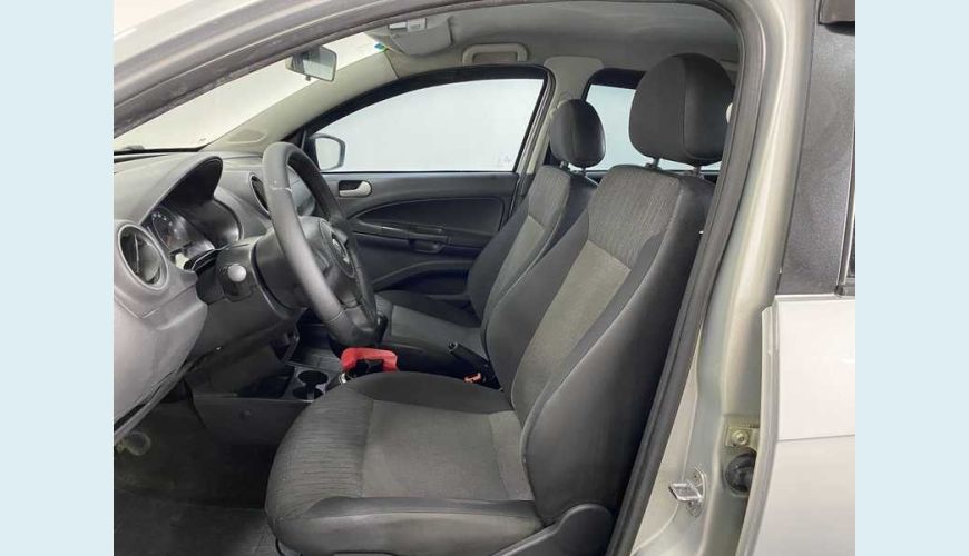 VOLKSWAGEN GOL TEC TRACK 1.0 FLEX MANUAL 4P - PRATA - 2014 Foto 10 (Grande)