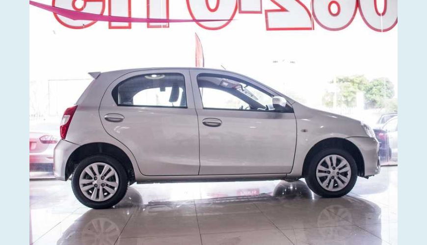 TOYOTA TOYOTA ETIOS X 1.3 FLEX MANUAL 4P - PRATA - 2018 Foto 10 (Grande)