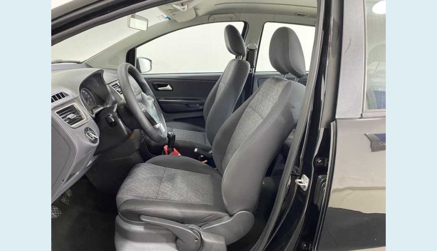 VOLKSWAGEN VOLKSWAGEN FOX TEC 1.0 FLEX MANUAL 2P - PRETO - 2014 Foto 10 (Grande)