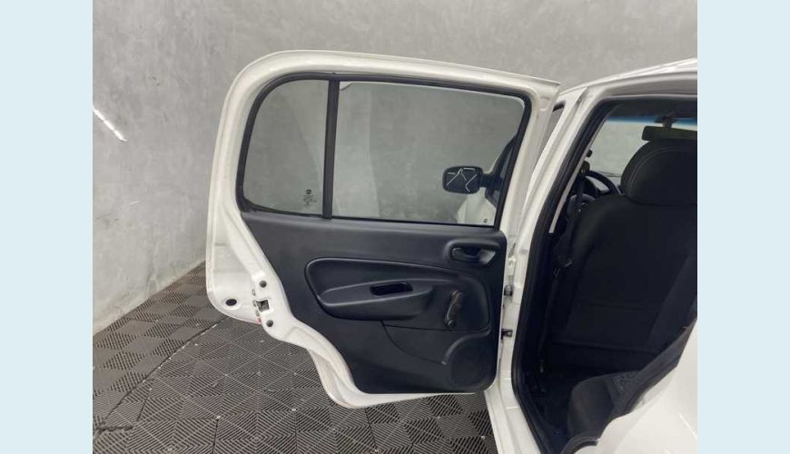 FIAT FIAT UNO ATTRACTIVE 1.0 FLEX MANUAL 4P - BRANCO - 2021 Foto 10 (Grande)