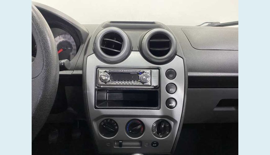 FORD FIESTA SEDAN 1.0 FLEX MANUAL 4P - PRATA - 2010 Foto 10 (Grande)