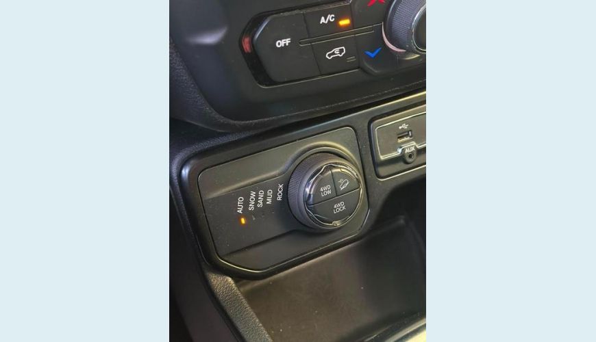 JEEP RENEGADE MOAB FLEX AUT. 4P - BRANCO - 2021 Foto 10 (Grande)