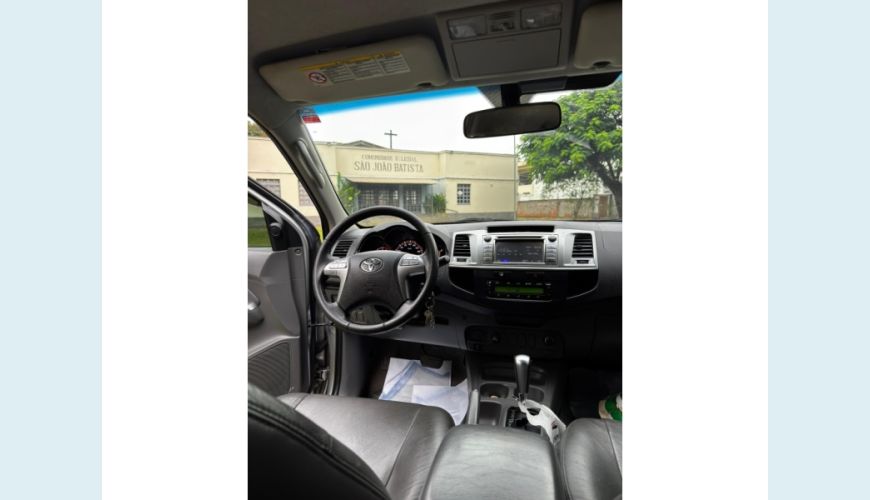 TOYOTA HILUX FLEX AUT. 4P - PRATA - 2015 Foto 10 (Grande)