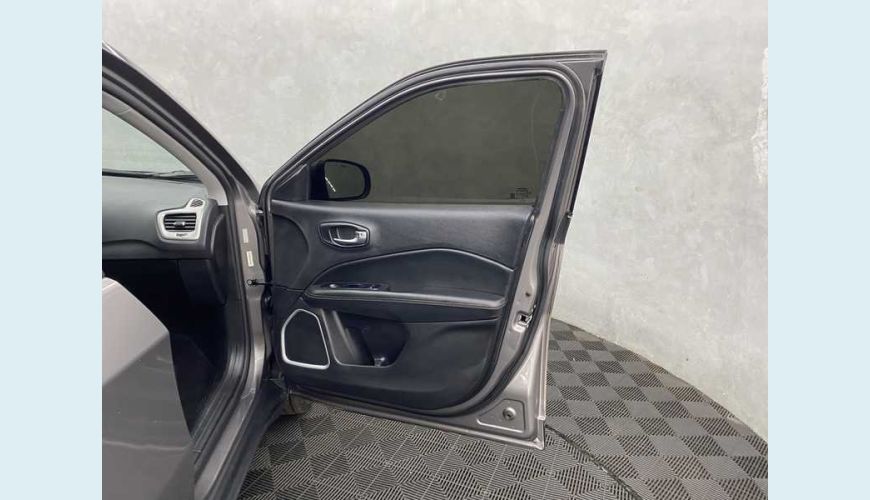 JEEP COMPASS LONGITUDE 2.0 FLEX AUT. 4P - CINZA - 2019 Foto 10 (Grande)