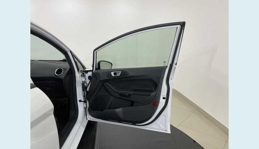 FORD FIESTA SE 1.6 FLEX MANUAL 4P - VERMELHO - 2018 Foto 10 (Grande)