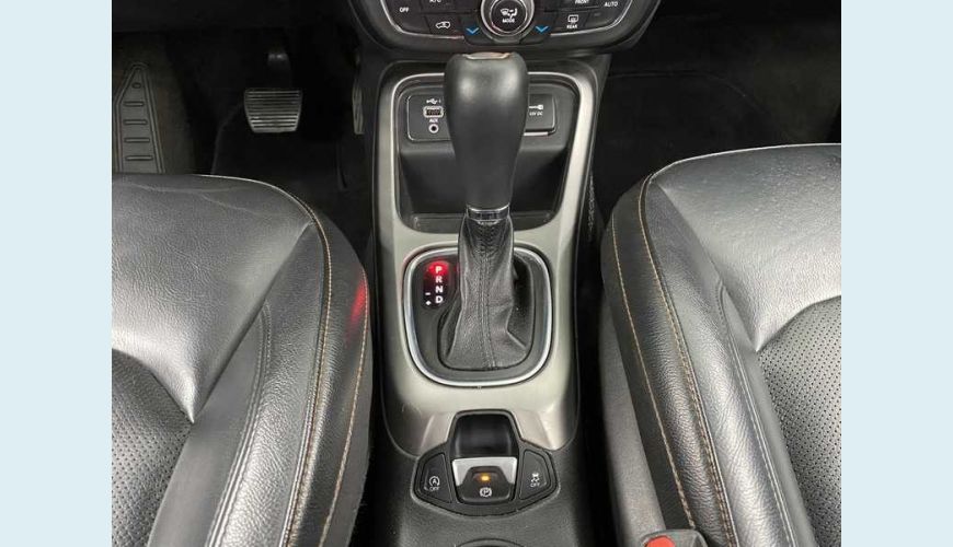 JEEP COMPASS LONGITUDE 2.0 FLEX AUT. 4P - PRETO - 2019 Foto 10 (Grande)