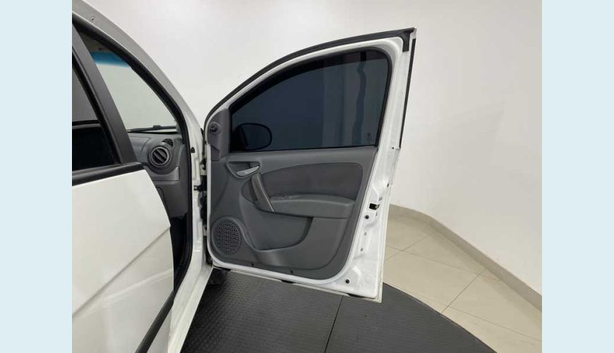 FIAT PALIO ATTRACTIVE 1.0 8V FLEX MANUAL 4P - BRANCO - 2013 Foto 10 (Grande)