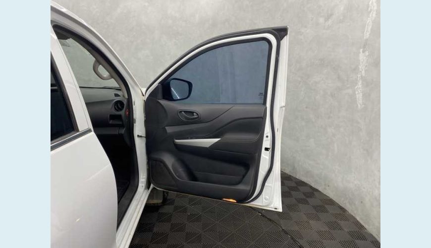 NISSAN FRONTIER 2.3 TD CD S 4X4 DIESEL MANUAL 4P - BRANCO - 2021 Foto 10 (Grande)