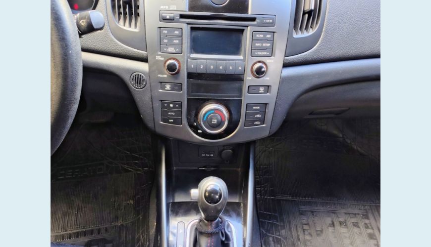 KIA CERATO AUT. 4P - PRATA - 2011 Foto 10 (Grande)