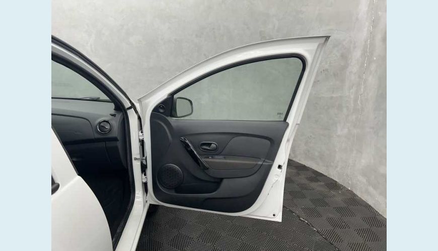 RENAULT RENAULT LOGAN ZEN 1.0 FLEX MANUAL 4P - BRANCO - 2024 Foto 10 (Grande)