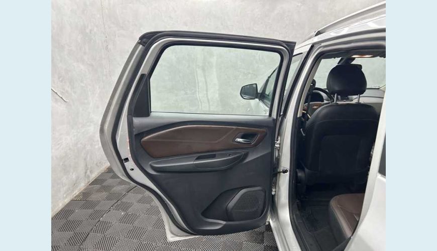 CHEVROLET CHEVROLET SPIN PREMIER 7S 1.8 FLEX MANUAL 4P - PRATA - 2020 Foto 10 (Grande)