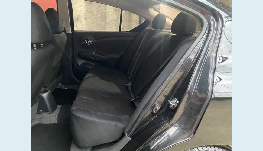 NISSAN VERSA SL 1.6 16V FLEX MANUAL 4P - PRETO - 2014 Foto 10 (Grande)