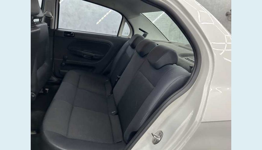 VOLKSWAGEN VOYAGE 1.0 MPI FLEX MANUAL 4P - BRANCO - 2023 Foto 10 (Grande)