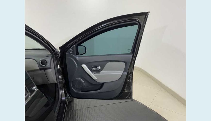 RENAULT RENAULT LOGAN EXPRESSION 1.6 16V FLEX MANUAL 4P - PRETO - 2019 Foto 10 (Grande)