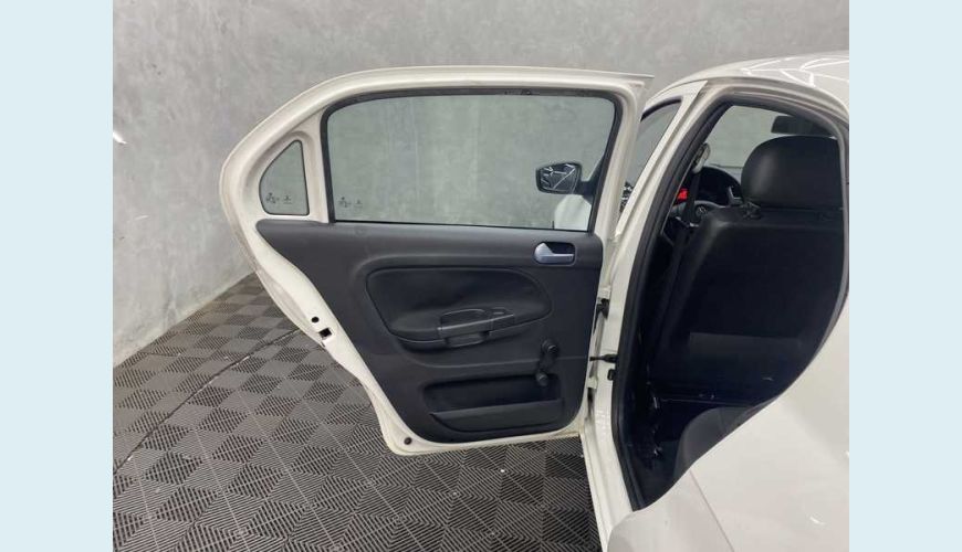 VOLKSWAGEN VOYAGE 1.0 MPI FLEX MANUAL 4P - BRANCO - 2023 Foto 10 (Grande)