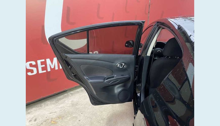 NISSAN NISSAN VERSA SL 1.6 16V FLEX MANUAL 4P - PRETO - 2014 Foto 10 (Grande)
