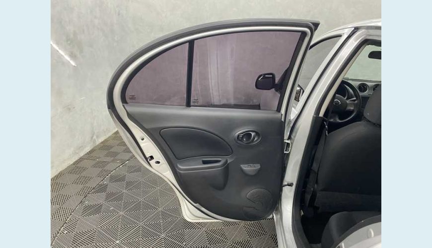 NISSAN MARCH 1.0 16V FLEX MANUAL 4P - PRATA - 2013 Foto 10 (Grande)
