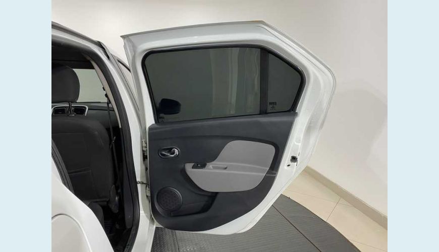 RENAULT LOGAN DYNAMIQUE 1.6 8V FLEX MANUAL 4P - BRANCO - 2015 Foto 10 (Grande)