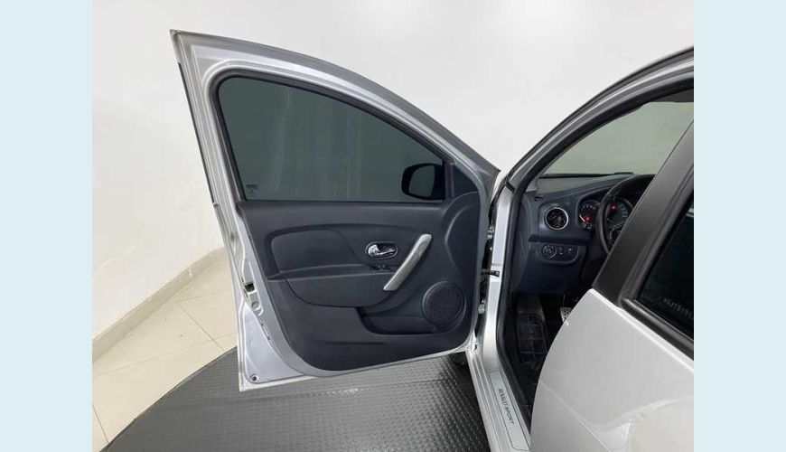 RENAULT SANDERO RS 2.0 16V FLEX MANUAL 4P - PRATA - 2016 Foto 10 (Grande)