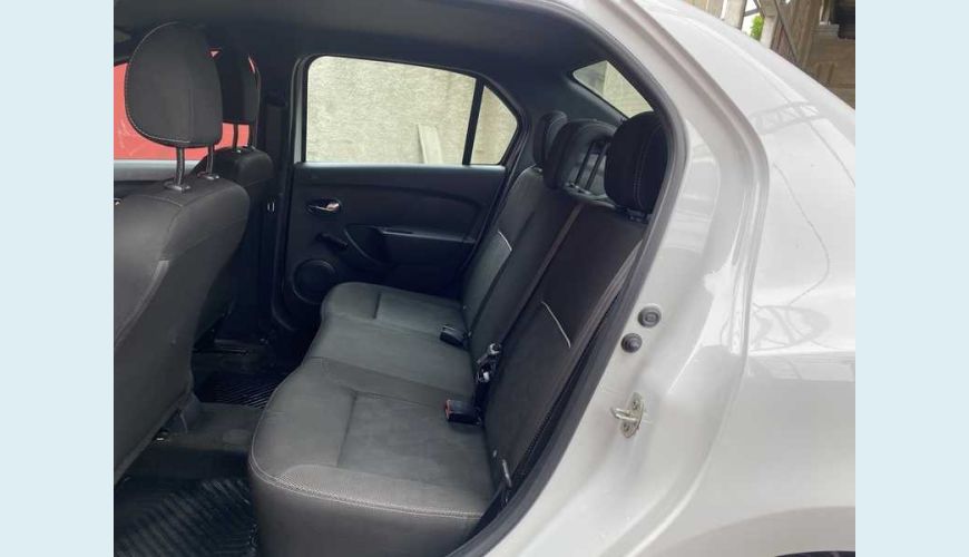 RENAULT RENAULT LOGAN LIFE 1.0 12V FLEX MANUAL 4P - BRANCO - 2021 Foto 10 (Grande)