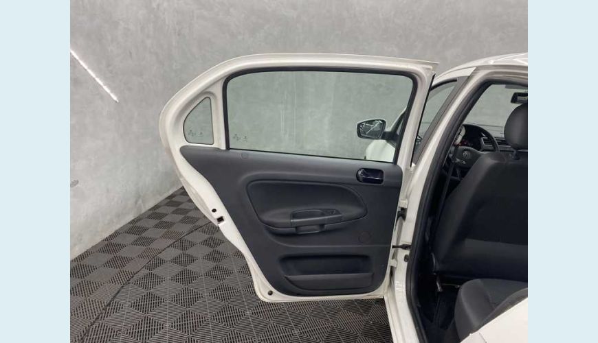 VOLKSWAGEN VOYAGE 1.6 FLEX MANUAL 4P - BRANCO - 2022 Foto 10 (Grande)
