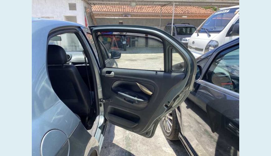 VOLKSWAGEN GOL SELECAO 1.0 FLEX MANUAL 4P - CINZA - 2011 Foto 10 (Grande)
