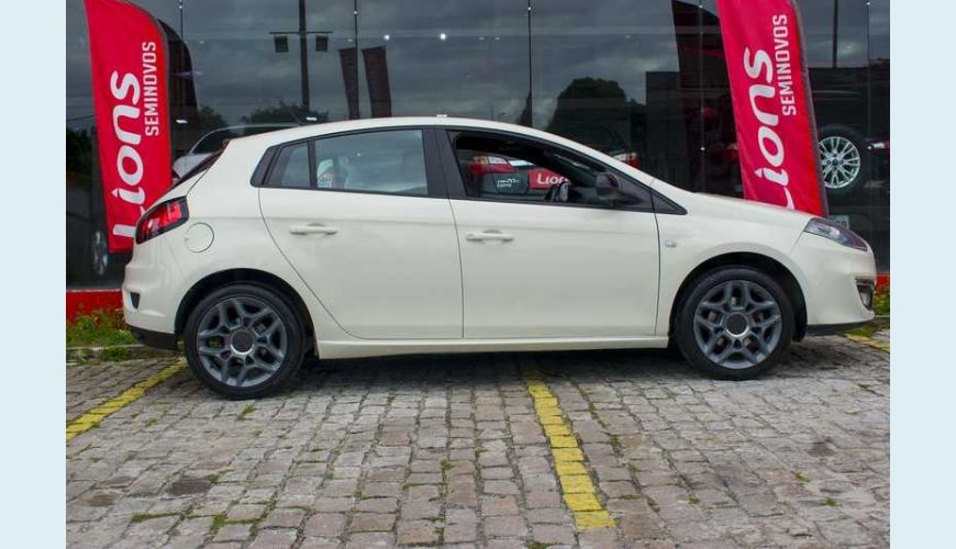 FIAT BRAVO BLACKMOTION 1.8 16V FLEX AUT. 4P - BRANCO - 2016 Foto 10 (Grande)