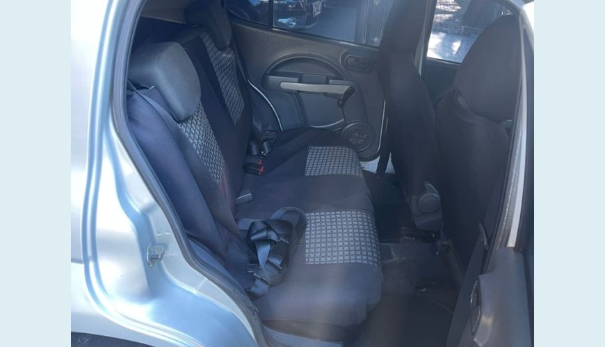 FIAT FIAT UNO VIVACE CELEB. 1.0 EVO 8V FLEX MANUAL 4P - CINZA - 2011 Foto 10 (Grande)