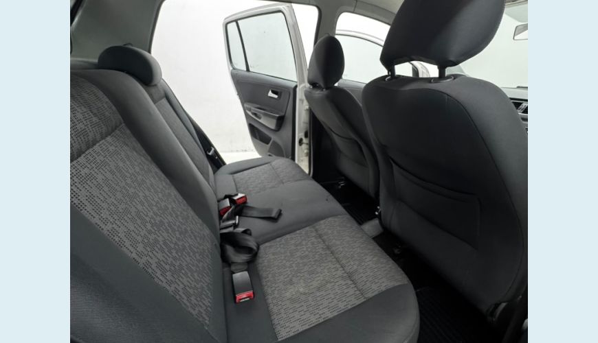 VOLKSWAGEN FOX 1.6 MI TOTAL FLEX 8V 5P - BRANCO - 2014 Foto 10 (Grande)