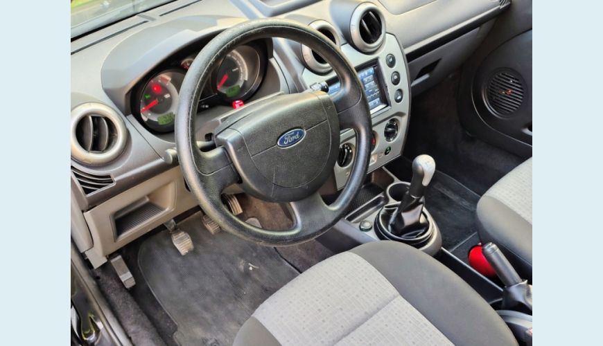 FORD FIESTA - PRETO - 2014 Foto 10 (Grande)