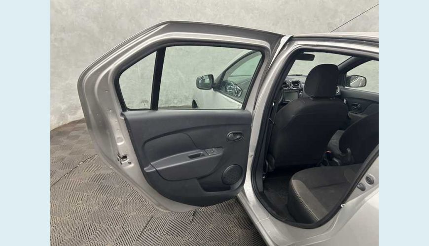 RENAULT LOGAN ZEN 1.0 - PRATA - 2024 Foto 10 (Grande)