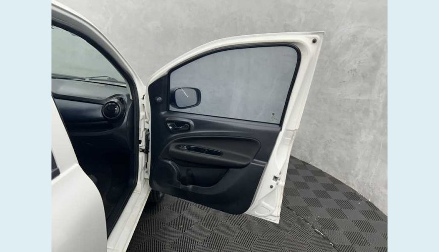 FIAT UNO ATTRACTIVE 1.0 - BRANCO - 2021 Foto 10 (Grande)