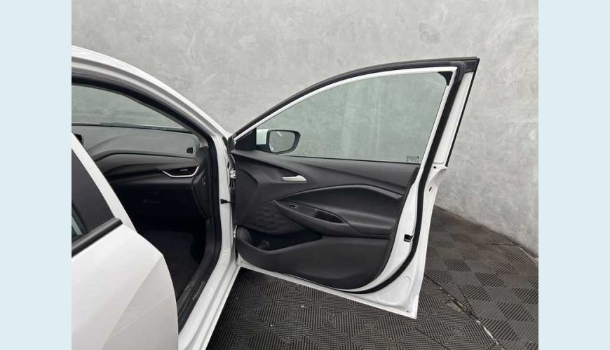CHEVROLET ONIX PLUS LT 1.0 - BRANCO - 2024 Foto 10 (Grande)