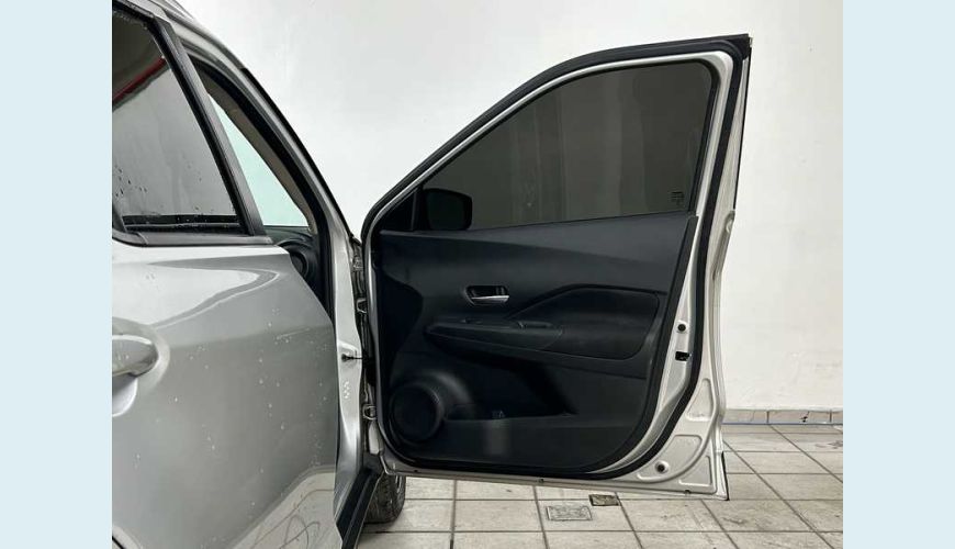 NISSAN KICKS SENSE 1.6 (FLEX) - PRATA - 2023 Foto 10 (Grande)