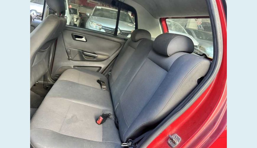 VOLKSWAGEN FOX 1.0 8V (FLEX) 2P - VERMELHO - 2011 Foto 10 (Grande)