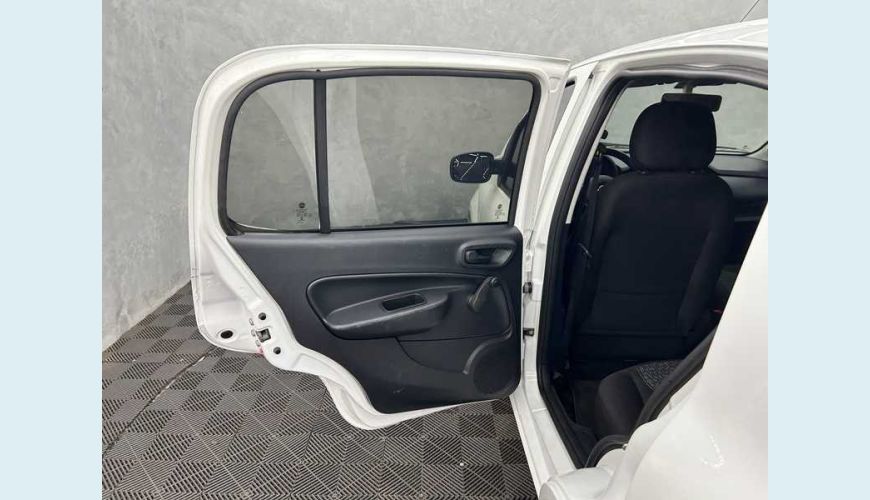 FIAT UNO ATTRACTIVE 1.0 - BRANCO - 2021 Foto 10 (Grande)