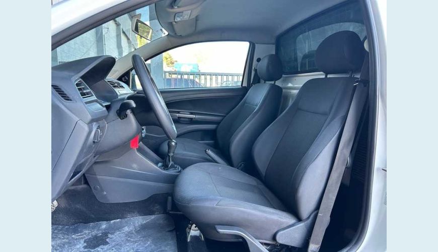VOLKSWAGEN SAVEIRO ROBUST 1.6 MSI CS (FLEX) - BRANCO - 2023 Foto 10 (Grande)