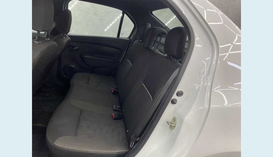 RENAULT LOGAN ZEN 1.0 12V SCE (FLEX) - BRANCO - 2023 Foto 10 (Grande)
